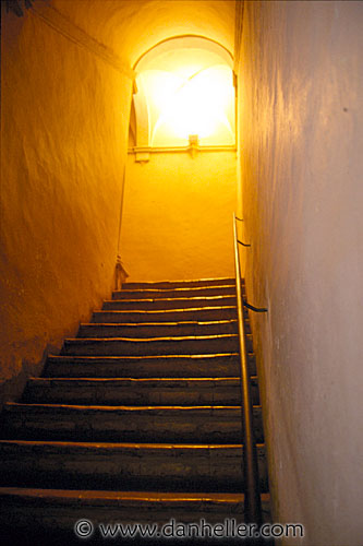 Name:  stairway01-big.jpg
Views: 196
Size:  41.6 KB